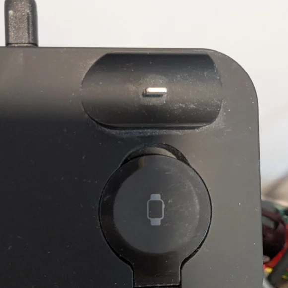 3 In 1 Fast Wireless Charging Station - Picture 3 of 3